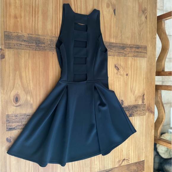 Abercrombie &Fitch size Small black dress - Picture 2 of 8